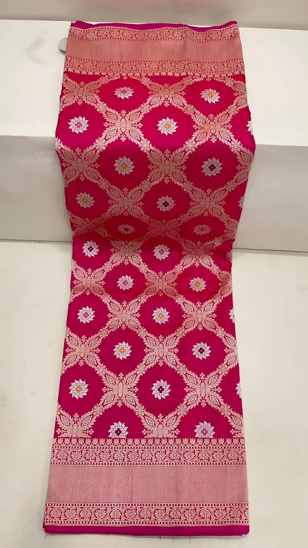 Humairah_Pure_Handloom_Pink_Katan_Silk_Kadhwa_Jungla_Bandhani_Jaal_Mina_Zari_Booti_with_Pink_Golden_Zari_Booti_Blouse