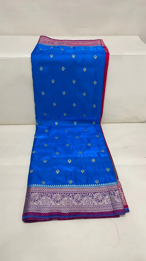 Humairah_Presents_Royal_Blue_Satin_Silk_Gold_Zari_Lachha_Booti_and_Contrast_Red_Floral_Zari_Border_and_Heavy_Gold_Zari_Jaal_Pallu_Banarasi_saree_with_Red_Blouse