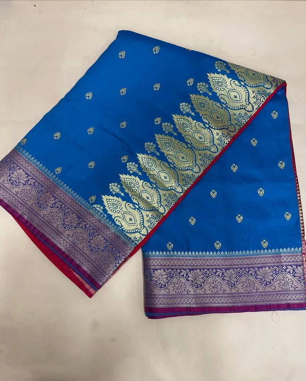 Humairah_Presents_Royal_Blue_Satin_Silk_Gold_Zari_Lachha_Booti_and_Contrast_Red_Floral_Zari_Border_and_Heavy_Gold_Zari_Jaal_Pallu_Banarasi_saree_with_Red_Blouse