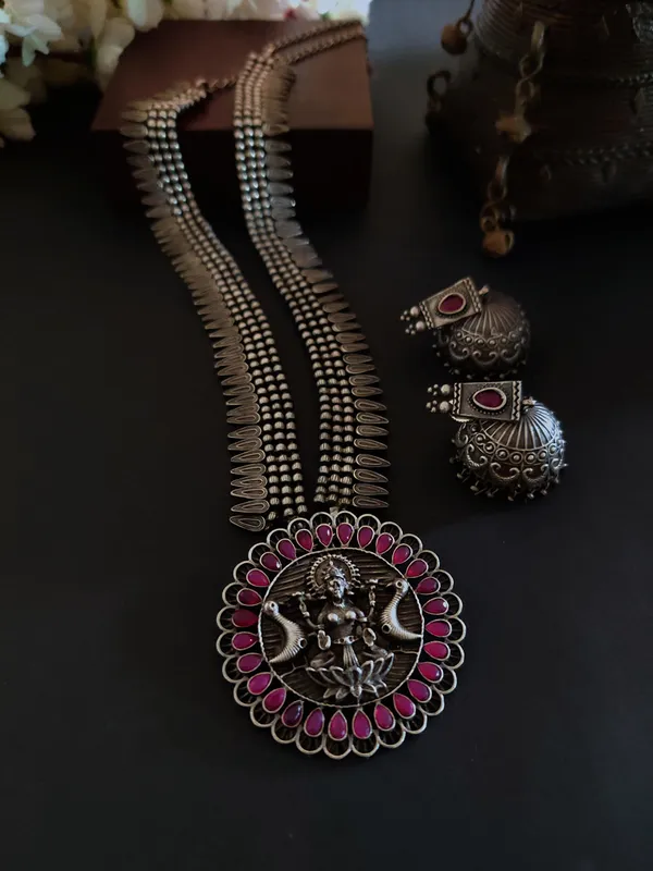 Shree_Grace_Ornate_Necklace_with_Laxmi_Maa_Pendant
