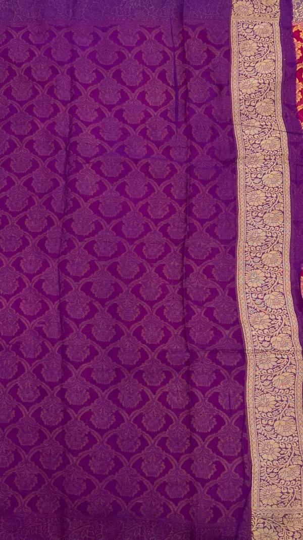Humairah_Presents_Pure_Handloom_Magenta_Chiffon_Golden_Zari_Floral_Booti_Jaal_with_Contrast_Purple_Zari_Booti_Anchal_and_Zari_Border_with_Purple_Blouse