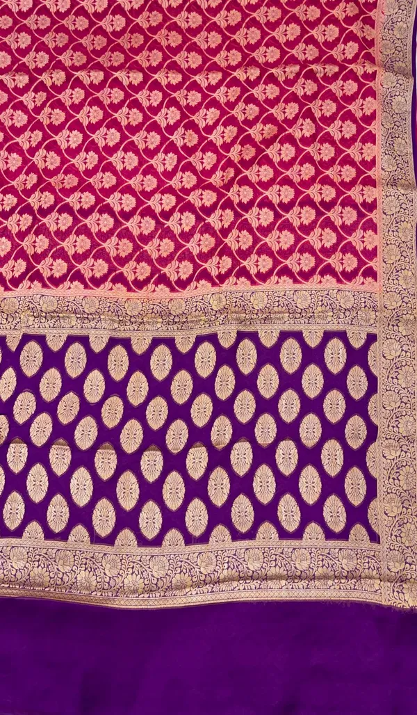 Humairah_Presents_Pure_Handloom_Magenta_Chiffon_Golden_Zari_Floral_Booti_Jaal_with_Contrast_Purple_Zari_Booti_Anchal_and_Zari_Border_with_Purple_Blouse