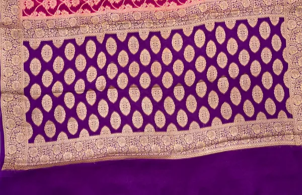 Humairah_Presents_Pure_Handloom_Magenta_Chiffon_Golden_Zari_Floral_Booti_Jaal_with_Contrast_Purple_Zari_Booti_Anchal_and_Zari_Border_with_Purple_Blouse
