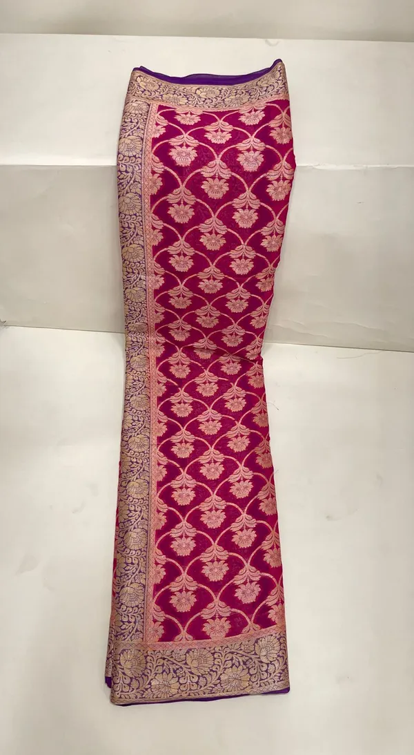 Humairah_Presents_Pure_Handloom_Magenta_Chiffon_Golden_Zari_Floral_Booti_Jaal_with_Contrast_Purple_Zari_Booti_Anchal_and_Zari_Border_with_Purple_Blouse