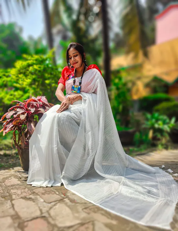 White_Cotton_Silk_Semi_Maheshwari_Zari_Weaving_Handloom_Saree