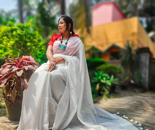 White_Cotton_Silk_Semi_Maheshwari_Zari_Weaving_Handloom_Saree
