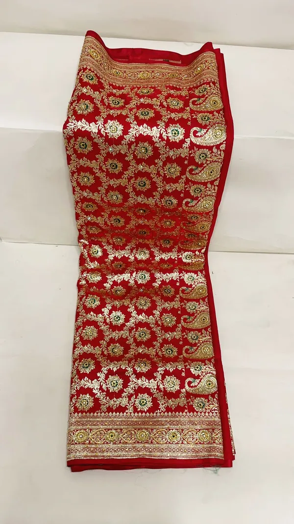 Humairah_Presents_Red_Stone_Work_Golden_Zari_Mina_Floral_Booti_Jaal_with_Paisely_Mina_Pallu_Zari_Border_and_Red_Blouse_Banarasi_Saree
