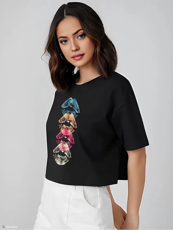 Black_Lipstick_mark_Printed_Crop_Oversized_T-Shirt_For_Women