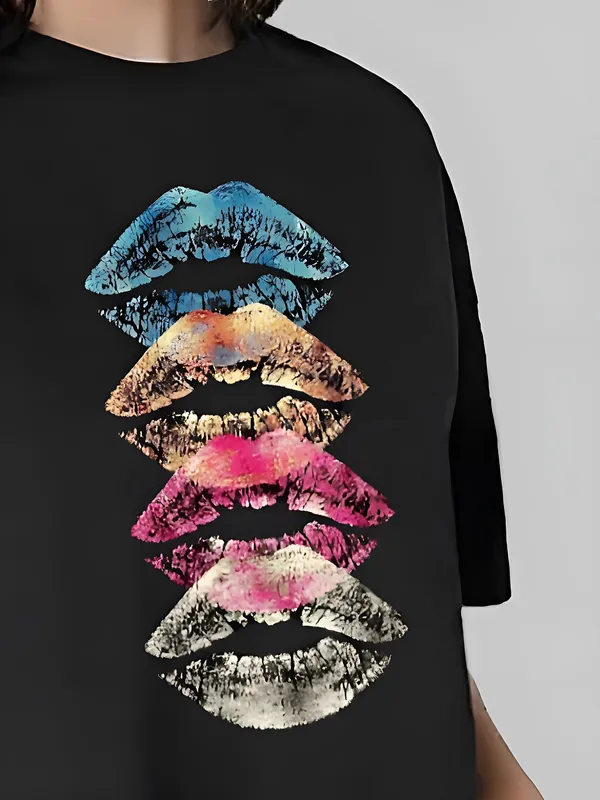 Black_Lipstick_mark_Printed_Crop_Oversized_T-Shirt_For_Women