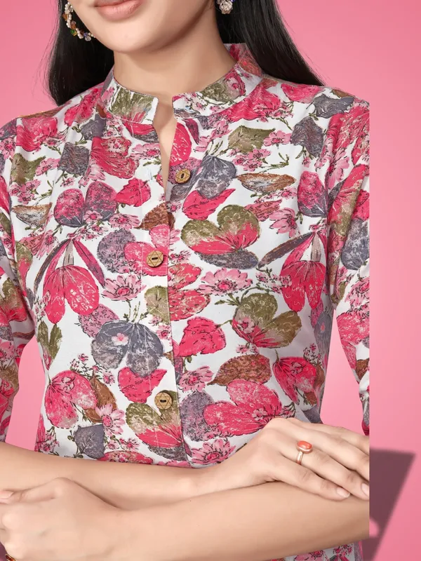 Red_Classic_Rayon_Floral_Printed_Straight_KurtIs