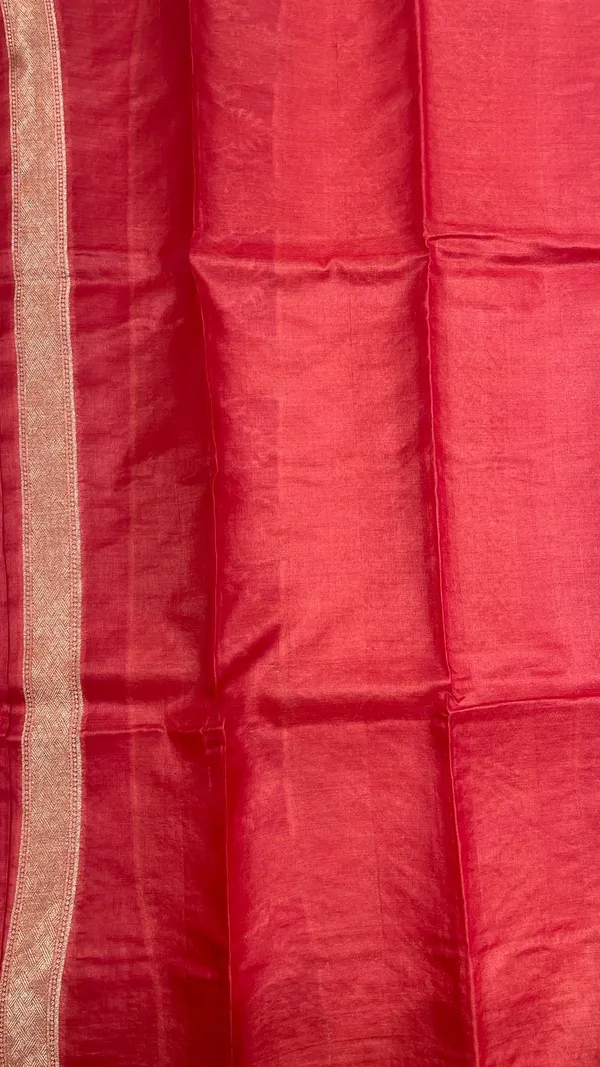 Humairah_Pure_Handwoven_Magenta_Tussar_Silk_Floral_Zari_Booti_Skirt_Mina_Floral_Zari_Red_Border_with_Red_Blouse_Piece