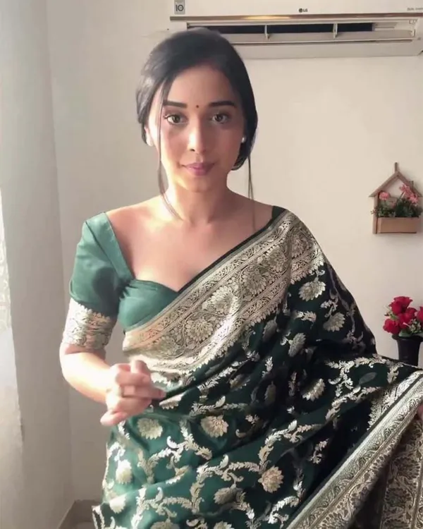 Green_Color_Ready_To_Wear_New_Collection_Soft_Banarasi_Silk_Saree_With_Silver_Zari_Work