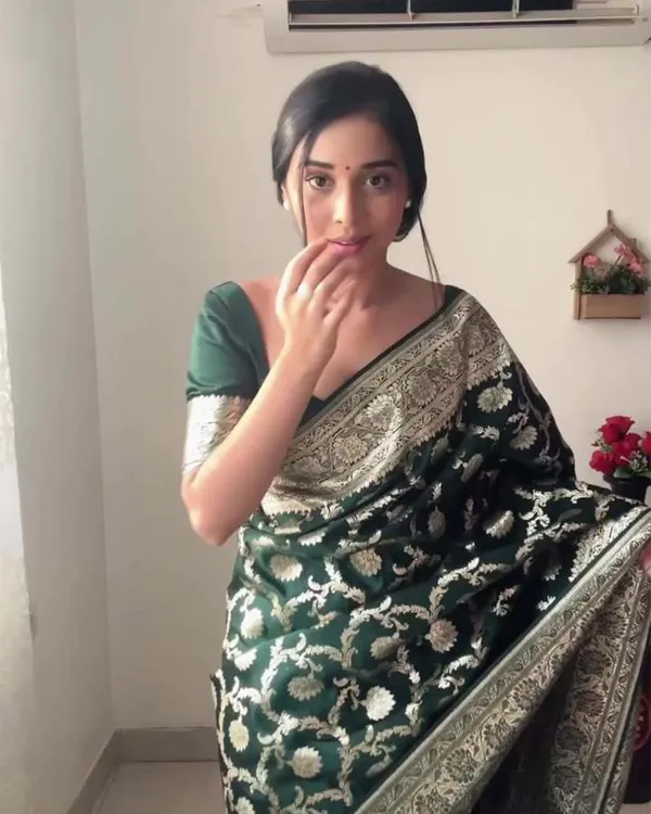 Green_Color_Ready_To_Wear_New_Collection_Soft_Banarasi_Silk_Saree_With_Silver_Zari_Work
