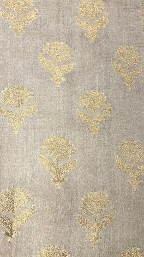 Humairah_Pure_Handwoven_Grey_Chiniya_Silk_Gold_Floral_Zari_Booti_with_Minakari_Zari_Border_Banarasi_Saree_with_Grey_Blouse_Piece