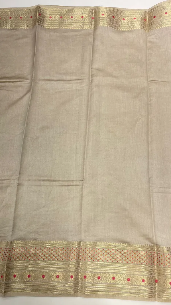 Humairah_Pure_Handwoven_Grey_Chiniya_Silk_Gold_Floral_Zari_Booti_with_Minakari_Zari_Border_Banarasi_Saree_with_Grey_Blouse_Piece