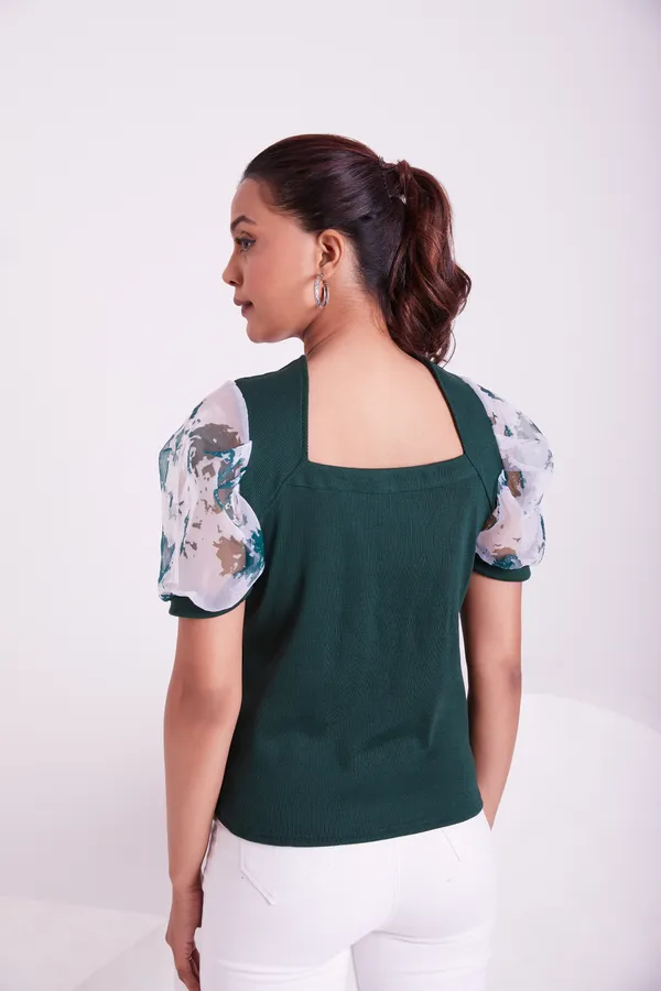 Classic_V-neck_and_puff_sleeve_design_Knitted_Top
