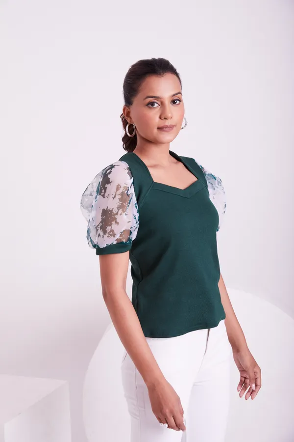 Classic_V-neck_and_puff_sleeve_design_Knitted_Top