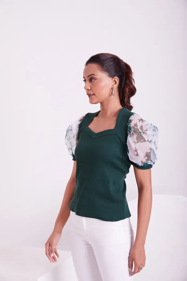 Classic_V-neck_and_puff_sleeve_design_Knitted_Top
