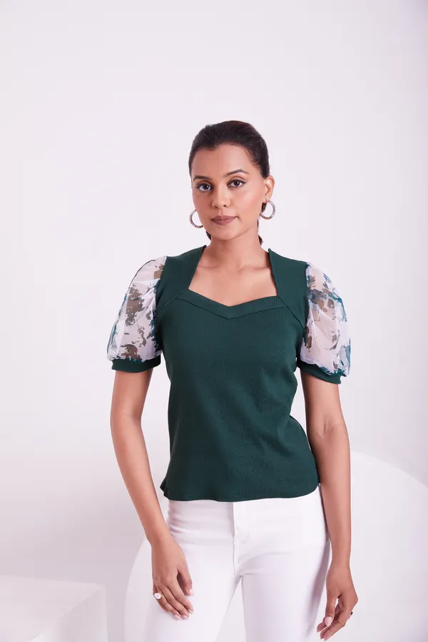 Classic_V-neck_and_puff_sleeve_design_Knitted_Top
