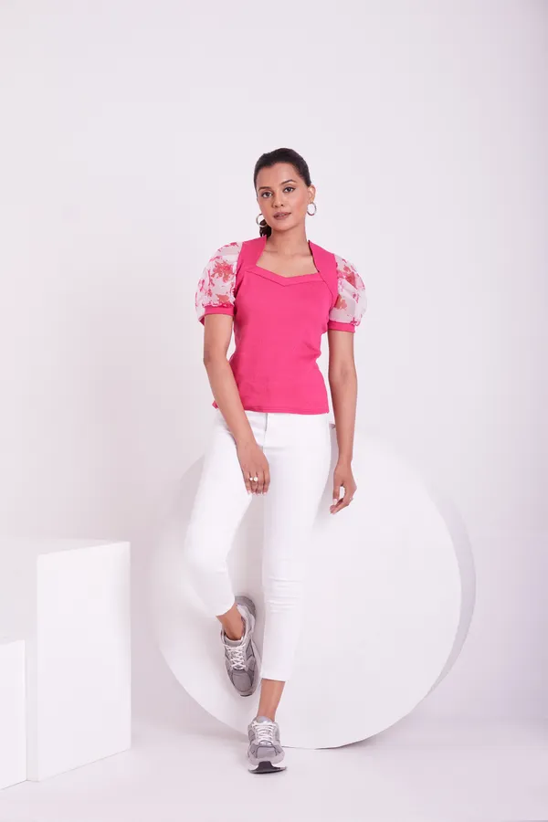 Classic_V-neck_and_puff_sleeve_design_Knitted_Top