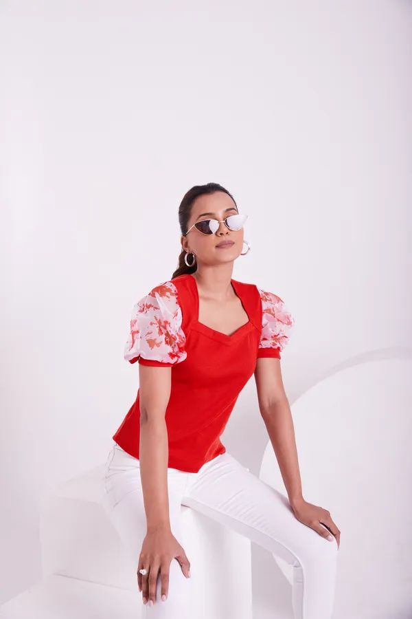 Classic_V-neck_and_puff_sleeve_design_Knitted_Top