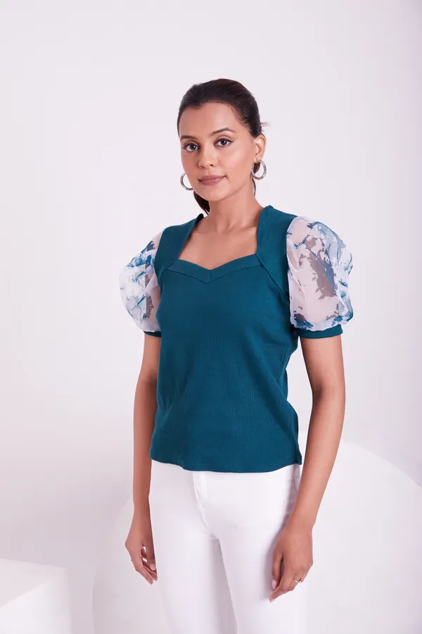 Classic_V-neck_and_puff_sleeve_design_Knitted_Top