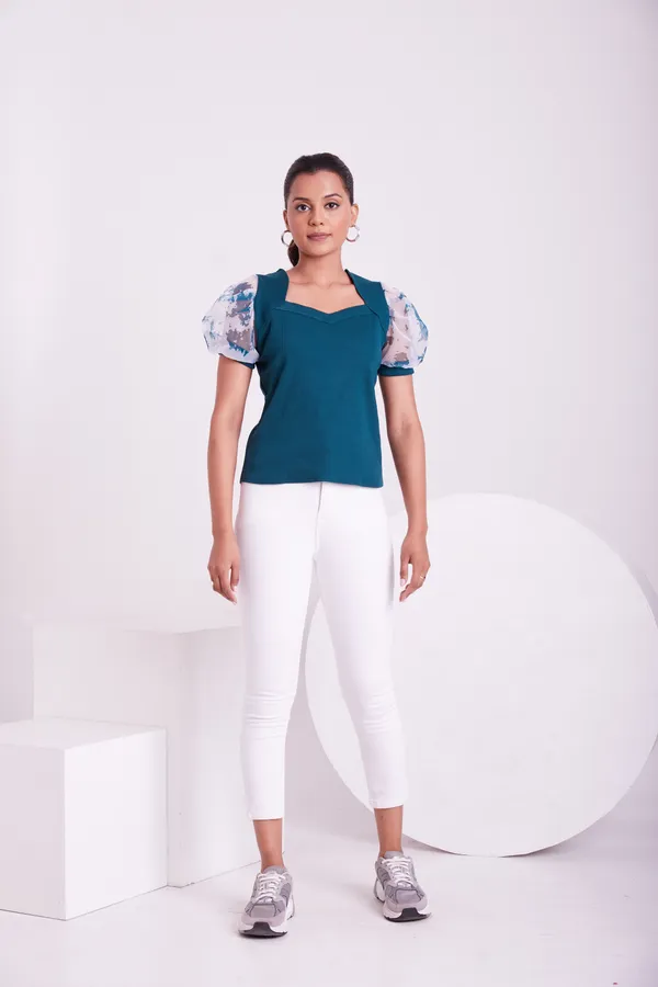 Classic_V-neck_and_puff_sleeve_design_Knitted_Top