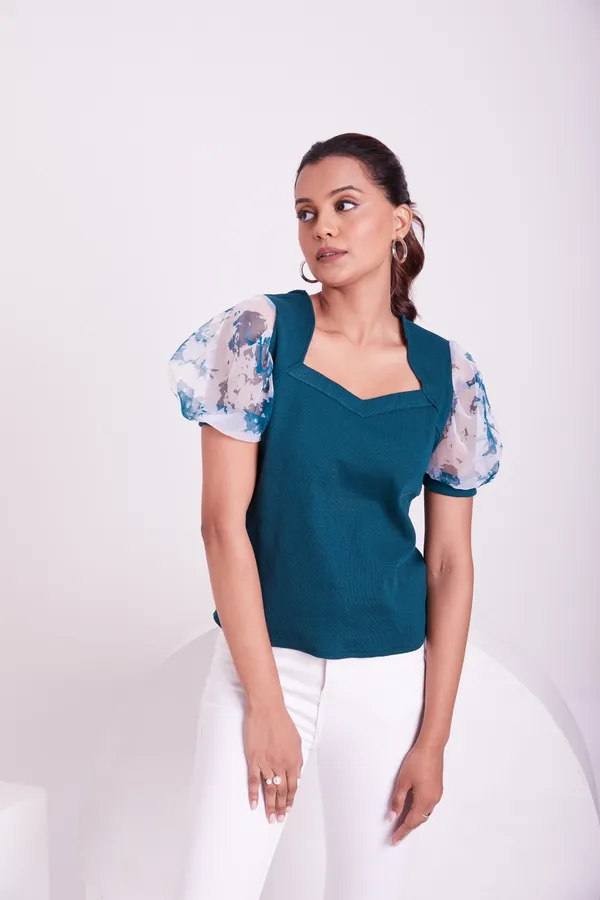 Classic_V-neck_and_puff_sleeve_design_Knitted_Top