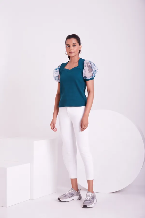 Classic_V-neck_and_puff_sleeve_design_Knitted_Top