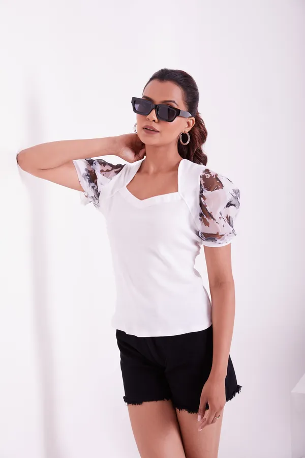 Classic_V-neck_and_puff_sleeve_design_Knitted_Top