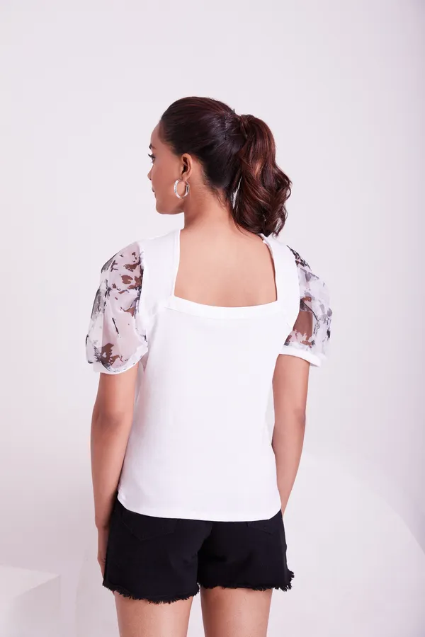 Classic_V-neck_and_puff_sleeve_design_Knitted_Top