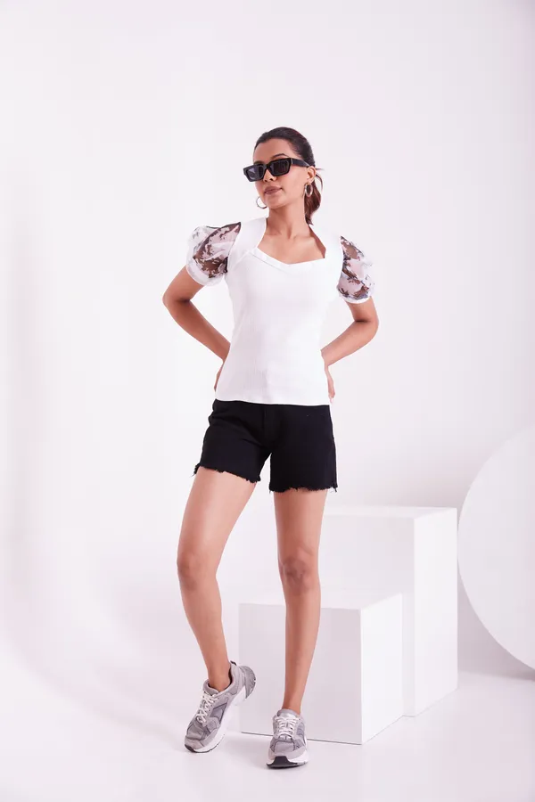 Classic_V-neck_and_puff_sleeve_design_Knitted_Top