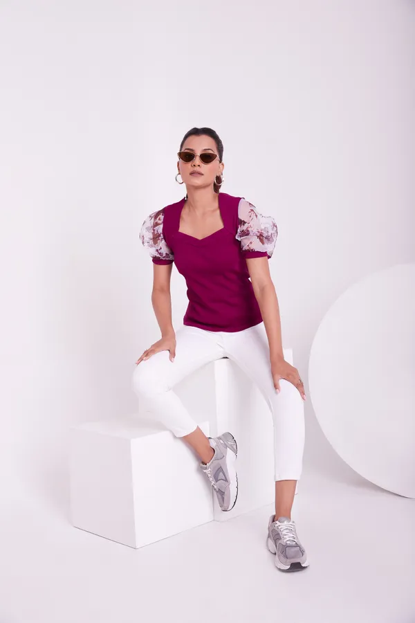 Classic_V-neck_and_puff_sleeve_design_Knitted_Top