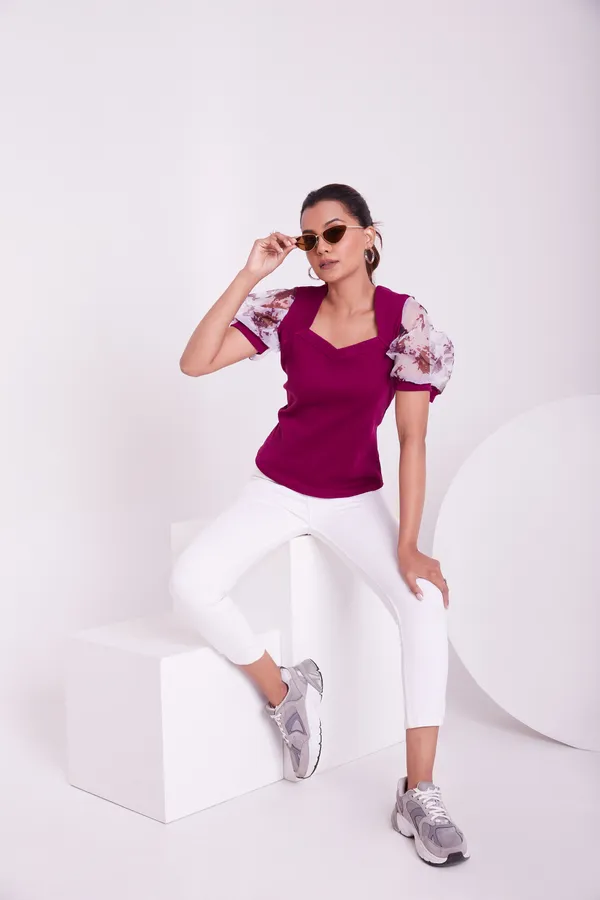 Classic_V-neck_and_puff_sleeve_design_Knitted_Top