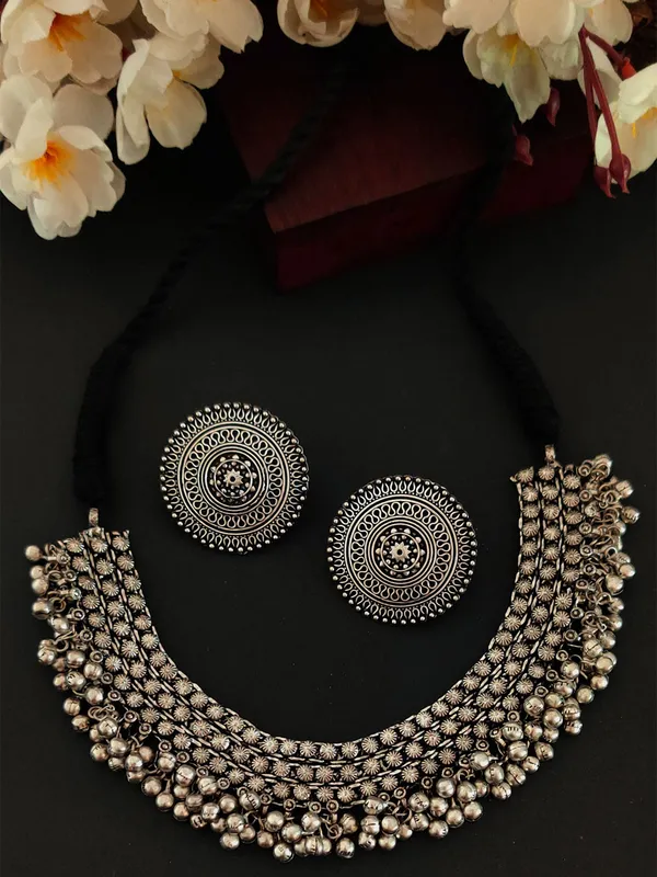 Women_Silver-toned_Silver-Plated_Jewellery_Set