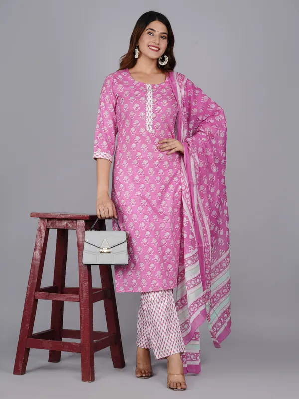 https://d1311wbk6unapo.cloudfront.net/NushopCatalogue/tr:f-webp,w-600,fo-auto/576-Pink-_1688808027130_hvptucn5fhsuszz.jpg__Jaipuri collection