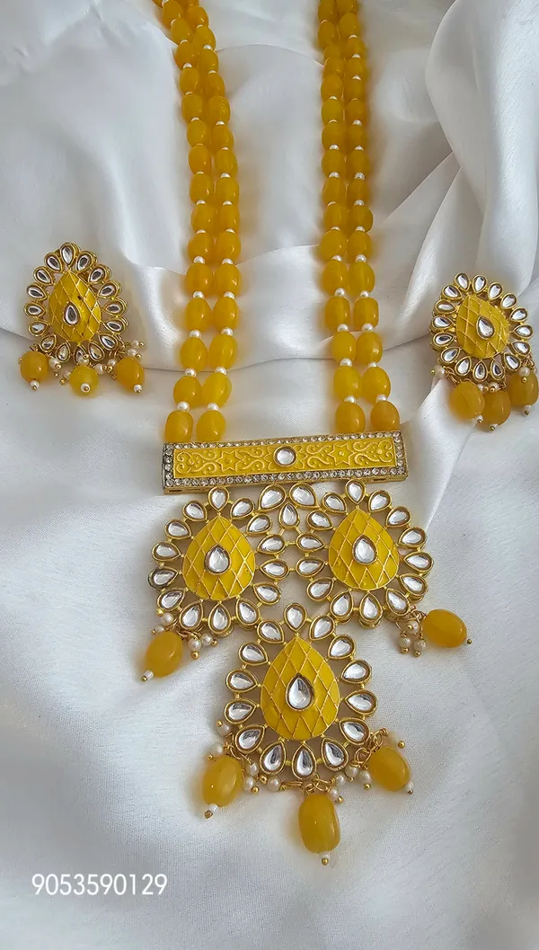 Binnis_wardrobe_women_yellow_stone_jewellery_set