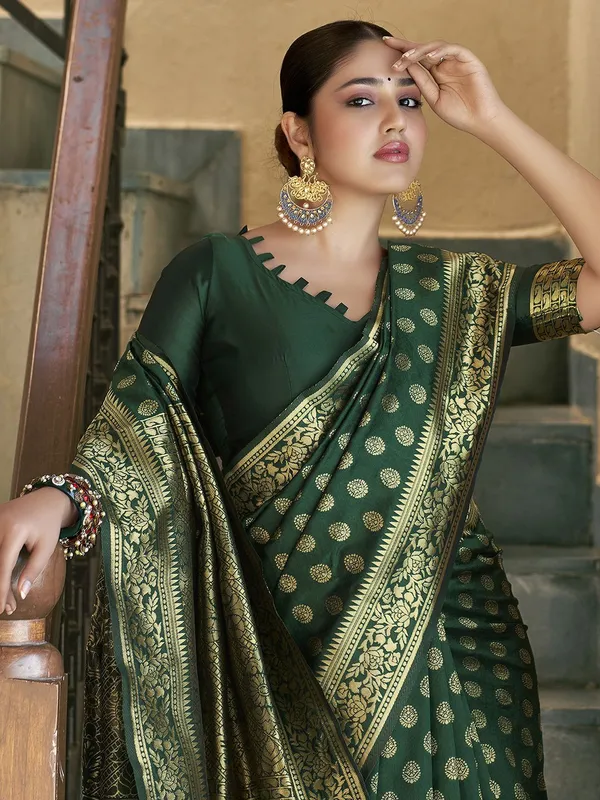 Scintilla_Green_Soft_Silk_Saree_With_Petrichor_Blouse_Piece