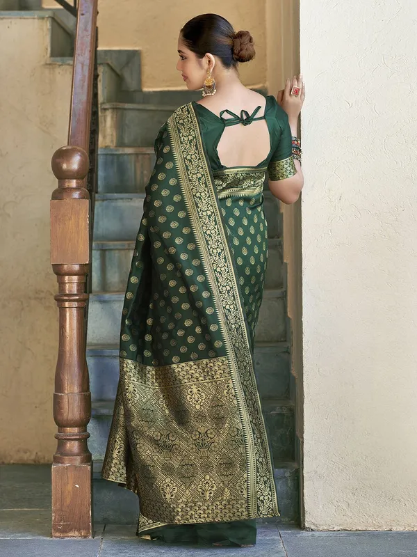 Scintilla_Green_Soft_Silk_Saree_With_Petrichor_Blouse_Piece