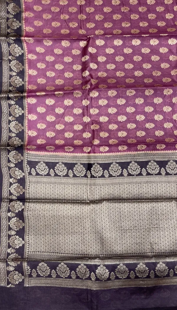 Humairah_Pure_Handwoven_Light_Purple_Tussar_Silk_Floral_Mina_Zari_Booti_with_Contrast_Black_Mina_Floral_Zari_Border_and_Pallu_with_Black_Blouse