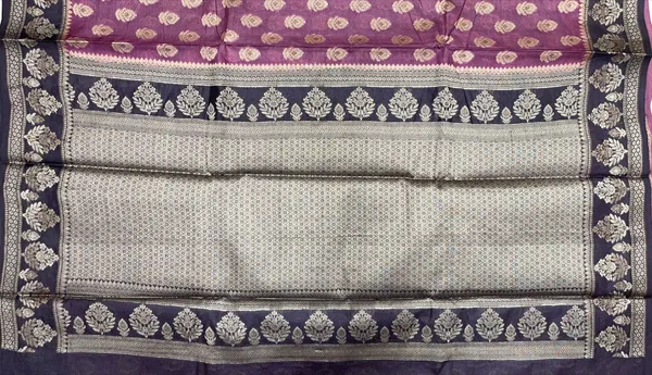 Humairah_Pure_Handwoven_Light_Purple_Tussar_Silk_Floral_Mina_Zari_Booti_with_Contrast_Black_Mina_Floral_Zari_Border_and_Pallu_with_Black_Blouse