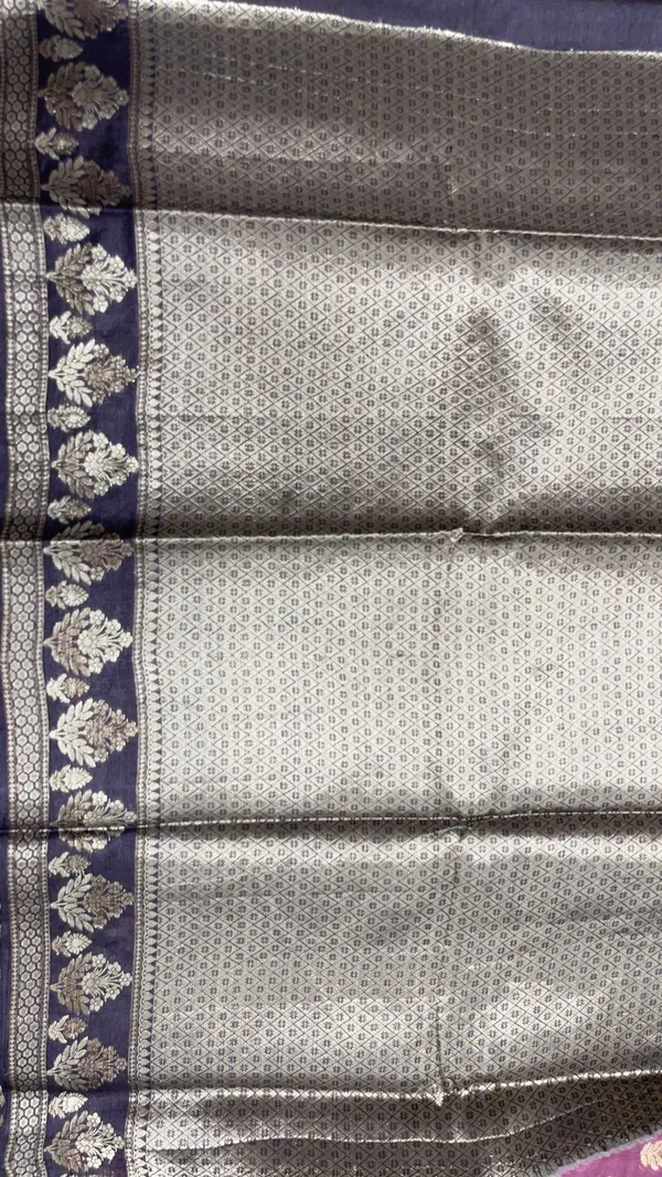 Humairah_Pure_Handwoven_Light_Purple_Tussar_Silk_Floral_Mina_Zari_Booti_with_Contrast_Black_Mina_Floral_Zari_Border_and_Pallu_with_Black_Blouse