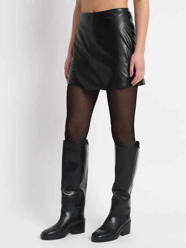 Zastraa_Black_Tulip_Hem_Skorts