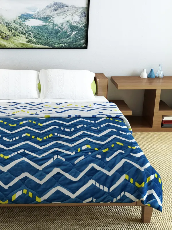 Abstract_Double_Comforter_for_Heavy_Winter_(Polyester,_Blue_&_White)