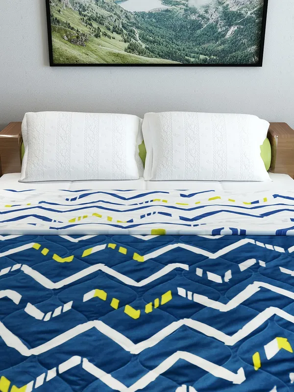 Abstract_Double_Comforter_for_Heavy_Winter_(Polyester,_Blue_&_White)