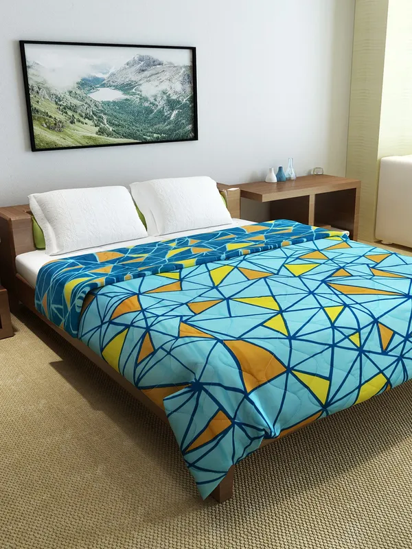 Geometric_Double_Comforter_for_Heavy_Winter_(Polyester,_Blue_&_Orange)