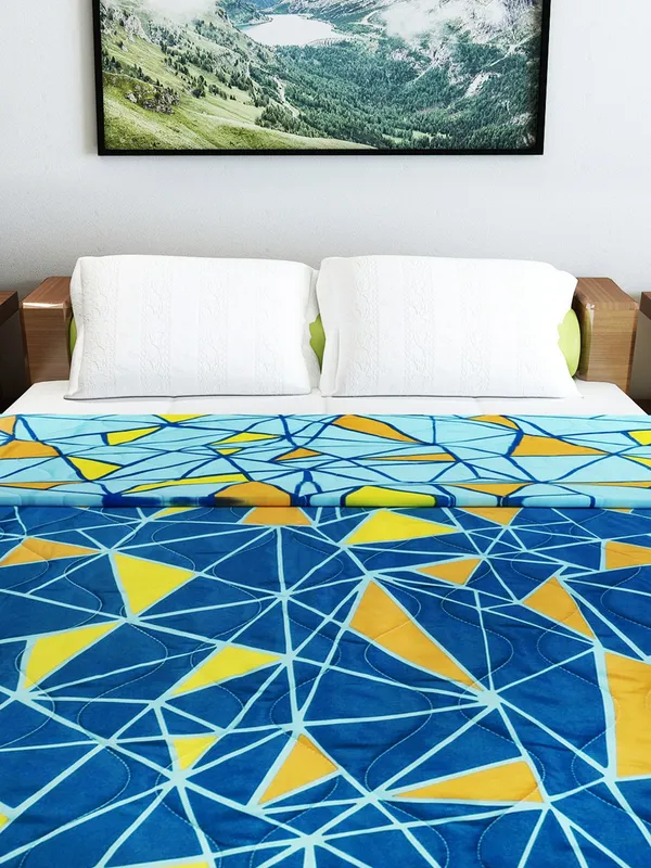 Geometric_Double_Comforter_for_Heavy_Winter_(Polyester,_Blue_&_Orange)
