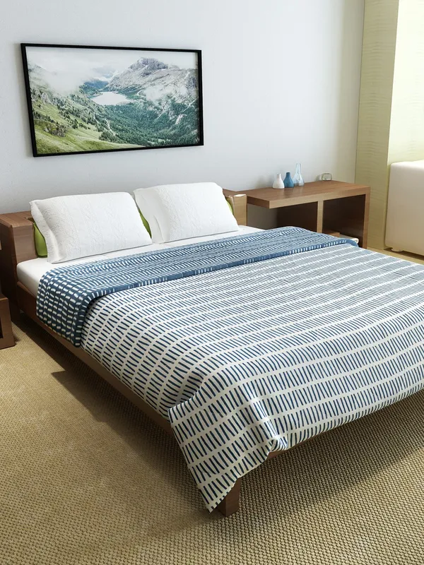 Printed_Double_Comforter_for_Heavy_Winter_(Polyester,_Blue_&_White)