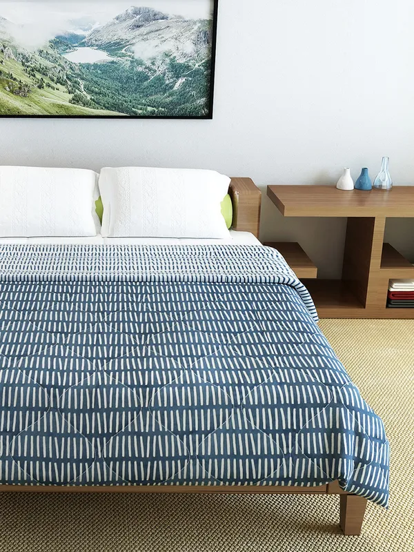 Printed_Double_Comforter_for_Heavy_Winter_(Polyester,_Blue_&_White)