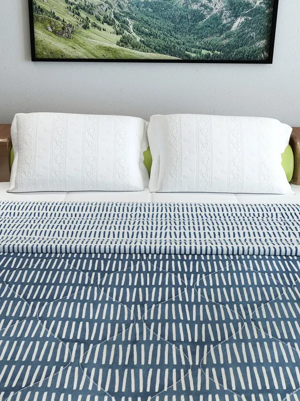 Printed_Double_Comforter_for_Heavy_Winter_(Polyester,_Blue_&_White)